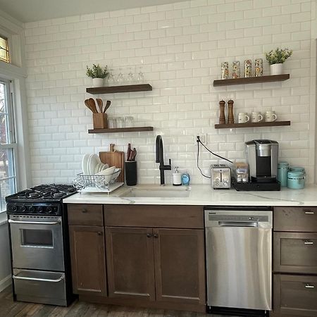 Gorgeous Victorian House!! Entire Suite In Sam'S Home 纽约 外观 照片